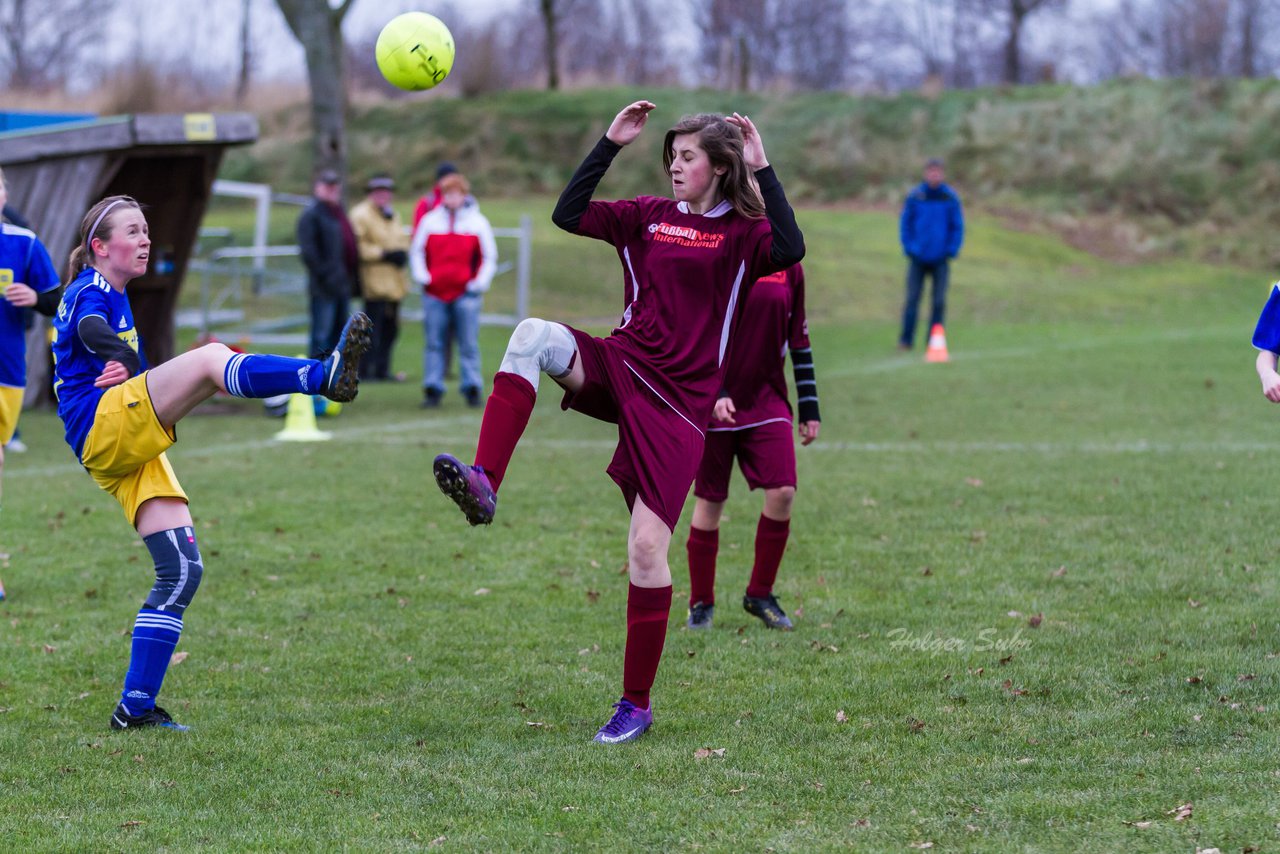 Bild 108 - B-Juniorinnen TSV Gnutz o.W. - SV Henstedt Ulzburg II : Ergebnis: ca. 5:0